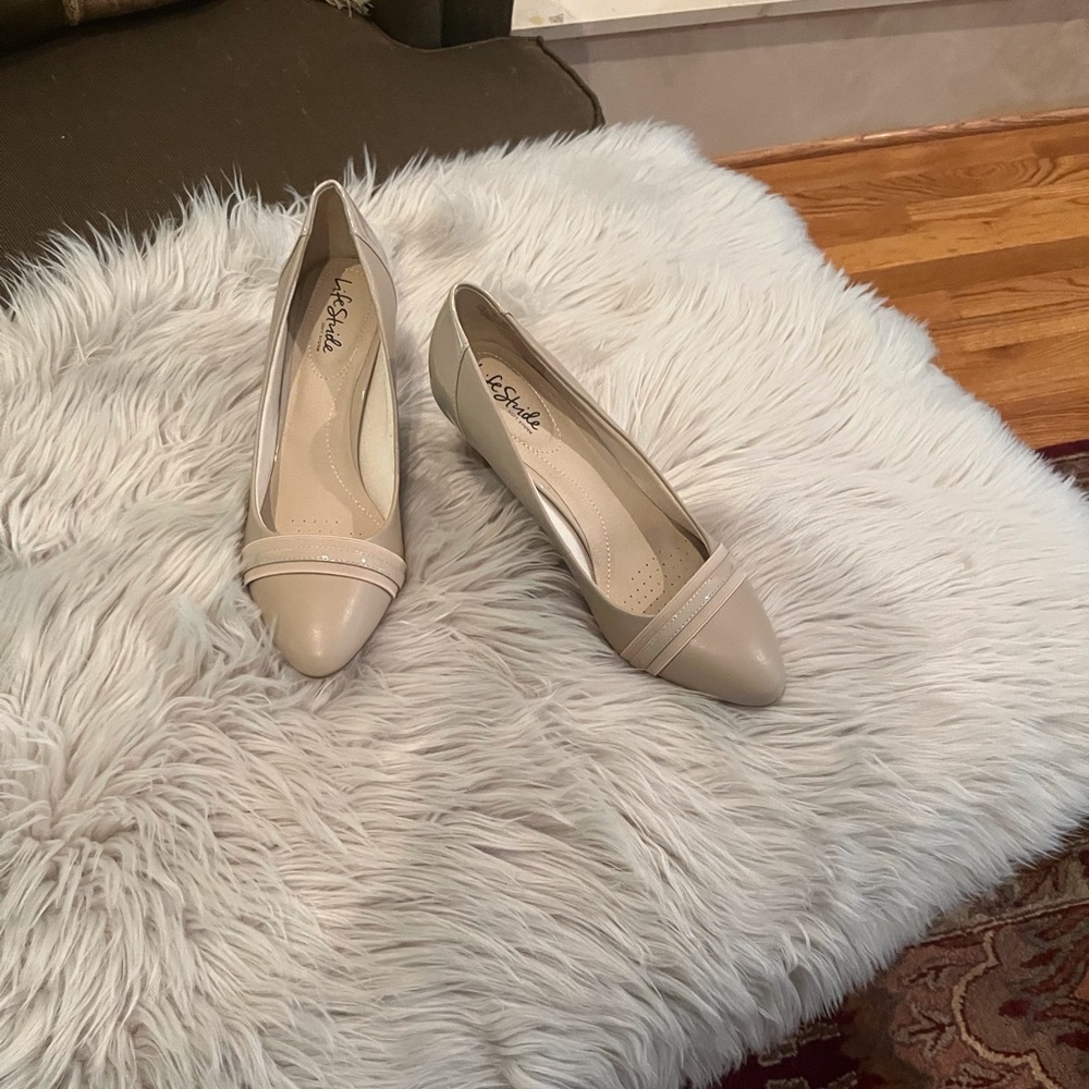 Life Stride Cream Heels Classic Pointed-Toe Design